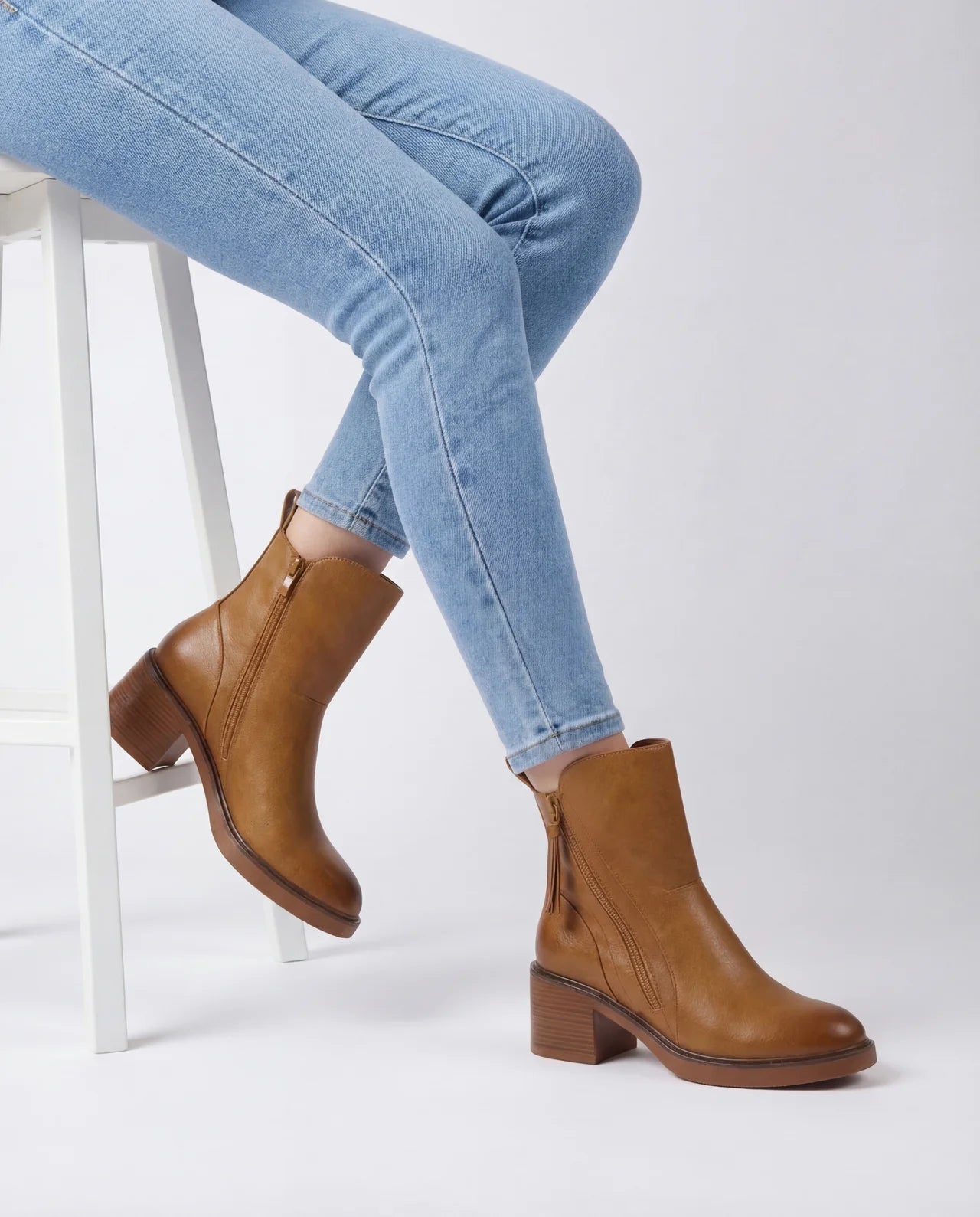Elegantní kožené boty s pohodlným podpatkem